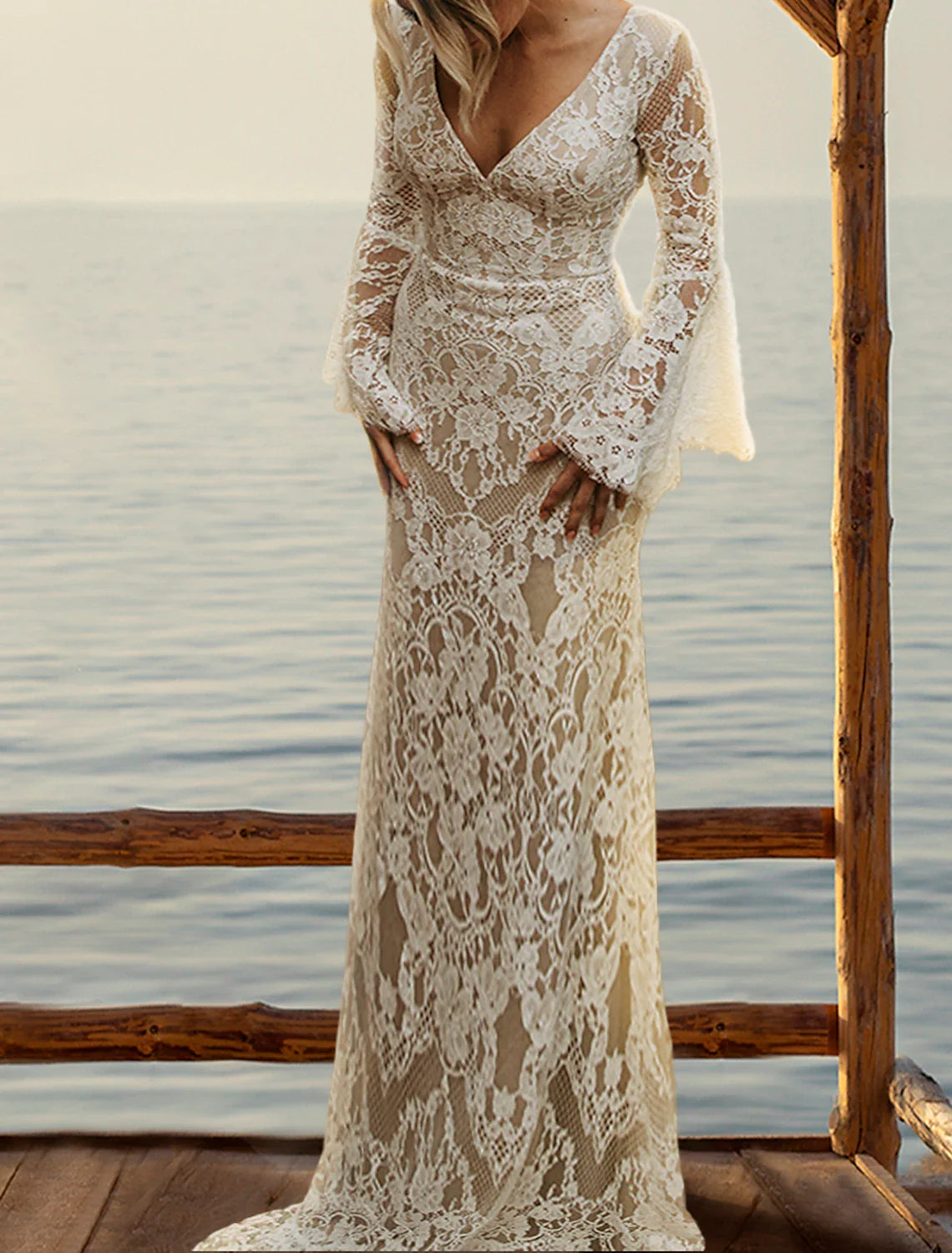 Beach Vintage Open Back Boho Wedding Dresses Mermaid / Trumpet V Neck Long Sleeve Court Train Lace Bridal Gowns With Appliques Beautiful Lace Gown