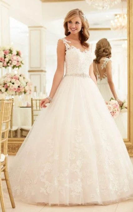 Essense of Australia Stella York LACE AND TULLE BALL GOWN WEDDING DRESS White Lace Dress